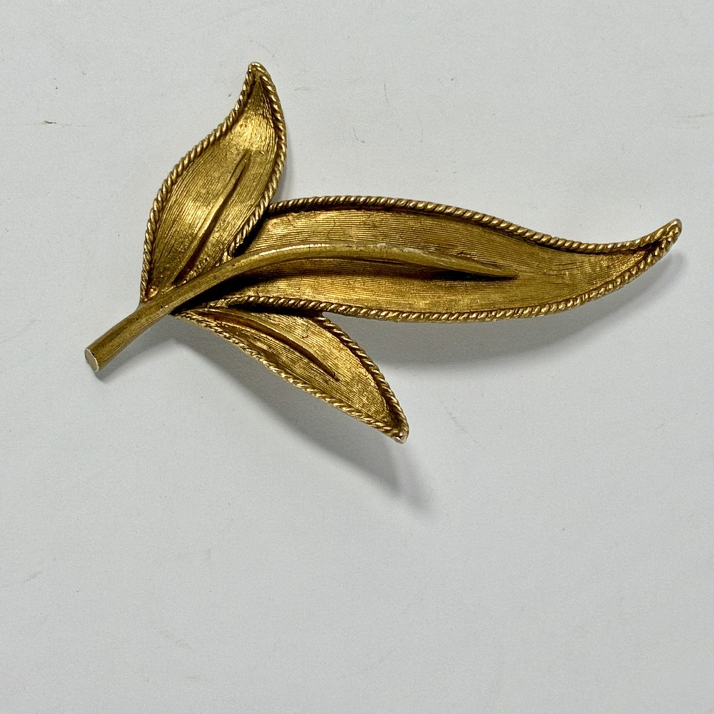 VTG BSK Gold Tone Leaf Brooch Textured Botanical Pin Mid Century Jewelry